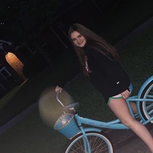 Meet your Posher, Carli